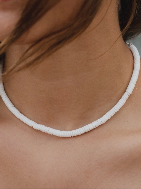 Jewelry - Puka shell White Beaded Choker Necklace